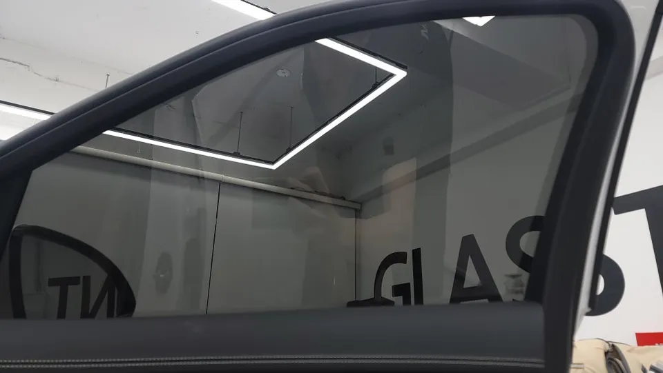 Genesis GV70のカーフィルム施工事例｜費用目安・仕上がり 施工写真 3-1