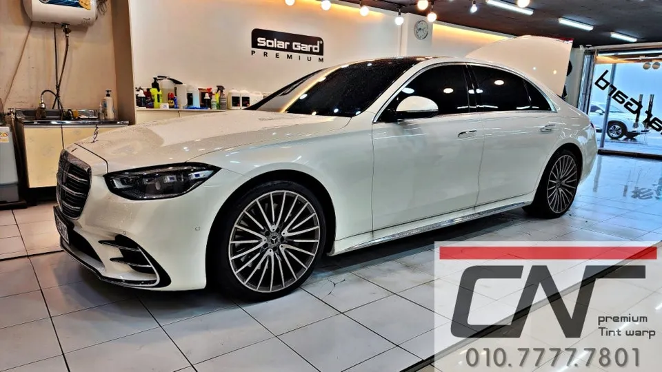 Mercedes-Benz S-Class W223 dash cam installation result