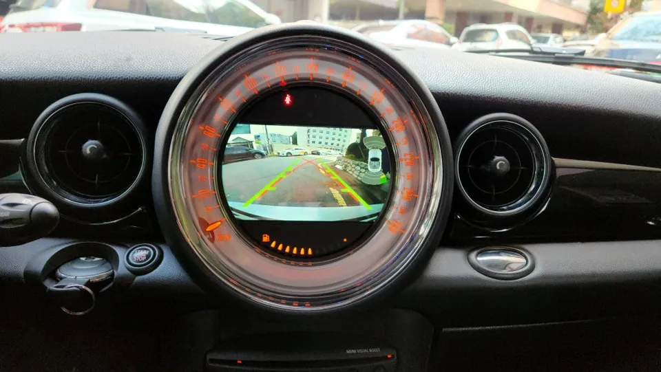 MINI MINI Cooper Car Audio Upgrade Review — Smart Features After