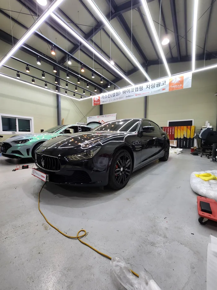Maserati Ghibliのカーラッピング事例|費用目安・仕上がり 施工写真 2-1
