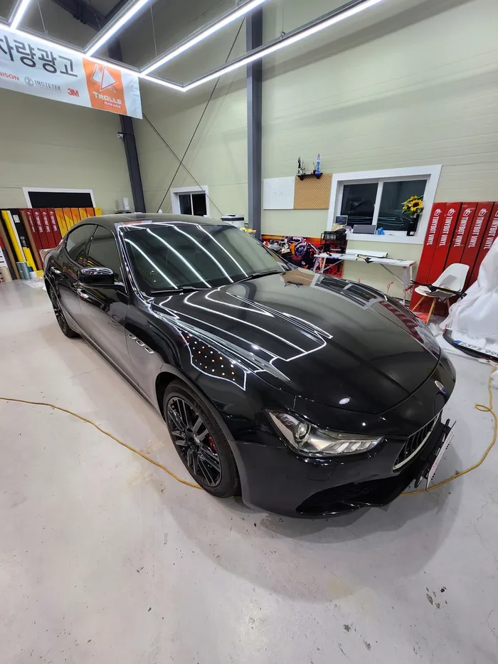 Maserati Ghibliのカーラッピング事例|費用目安・仕上がり 施工写真 3-1
