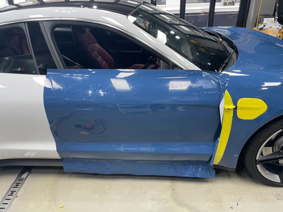 Porsche Taycanのカーラッピング事例 施工写真 4-1