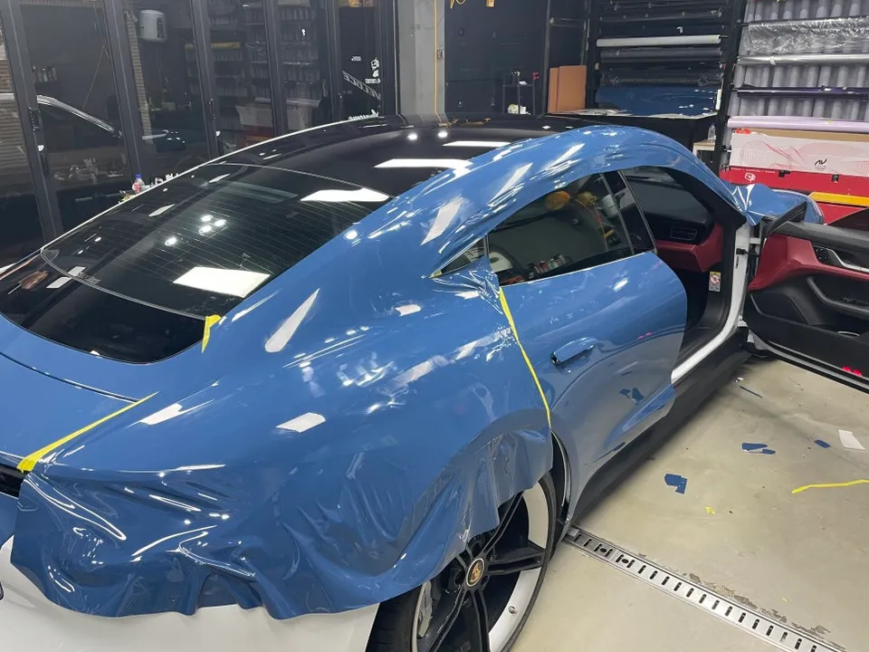 Porsche Taycanのカーラッピング事例 施工写真 1-3