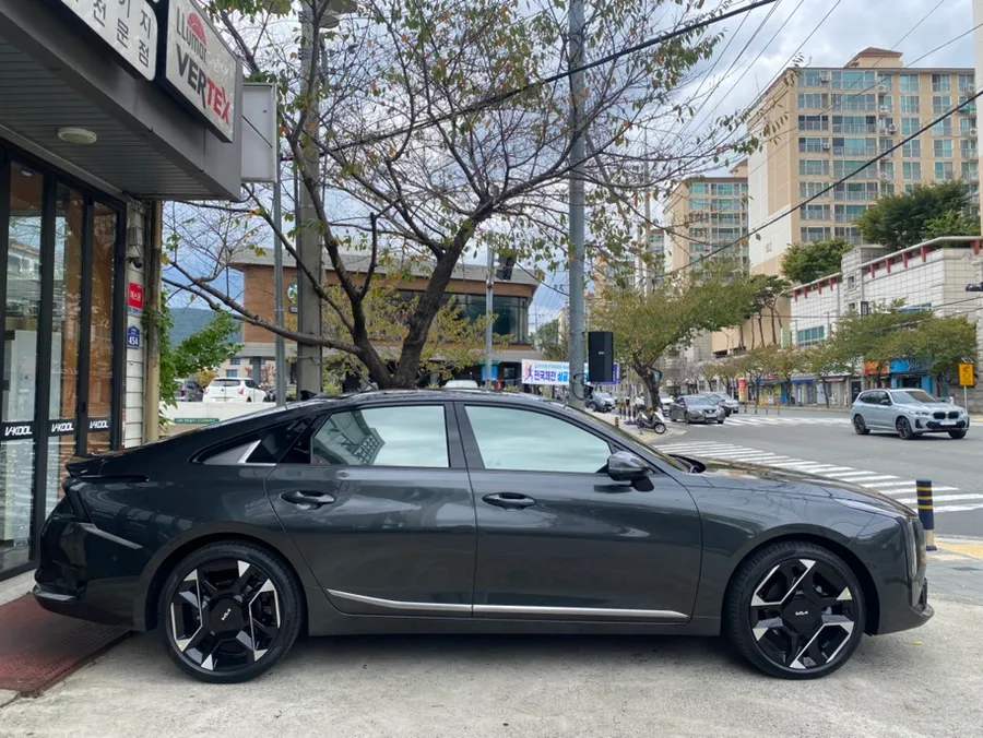 Kia K8のカーフィルム施工事例：費用目安と仕上がり 施工写真 2-3