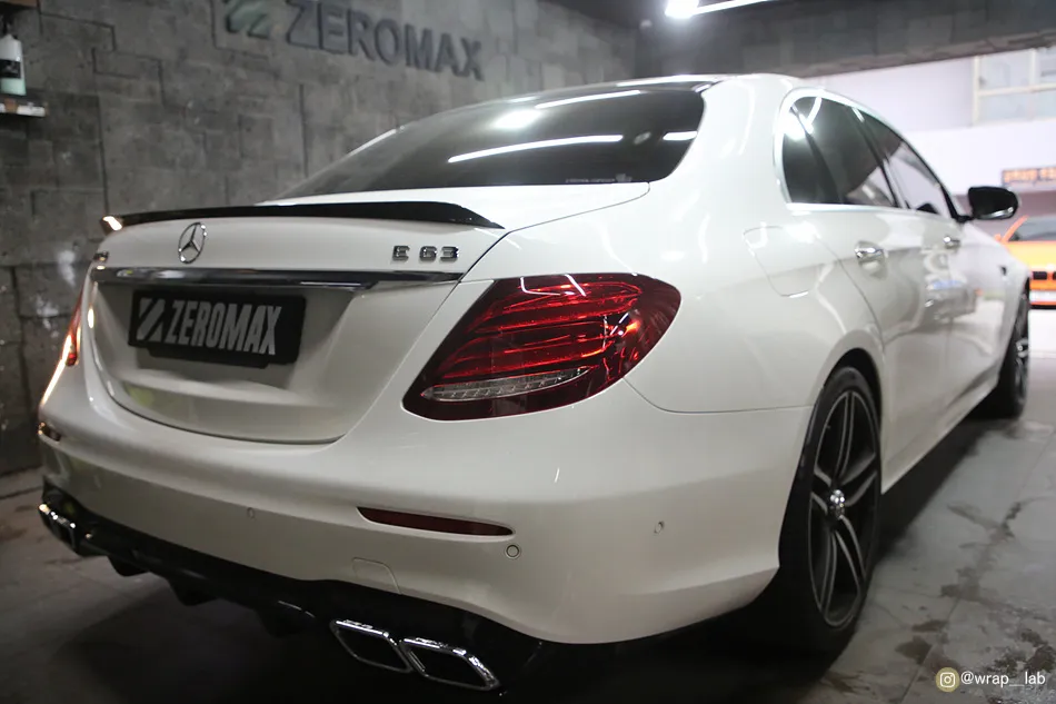 Mercedes-Benz Eクラス W213 PPF施工事例:費用目安と仕上がり 施工写真 1-3