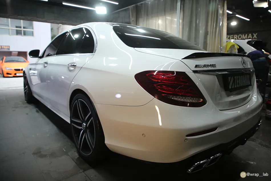 Mercedes-Benz Eクラス W213 PPF施工事例:費用目安と仕上がり 施工写真 2-3