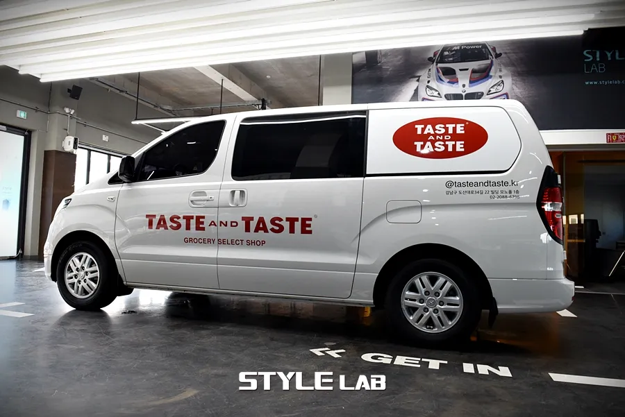 Hyundai Starexのカーラッピング事例|費用目安・仕上がり 施工写真 1-2