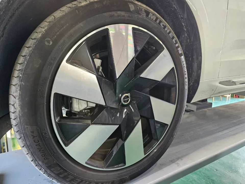 Volvo XC60 Wheel Repair & Painting Review: Like New
