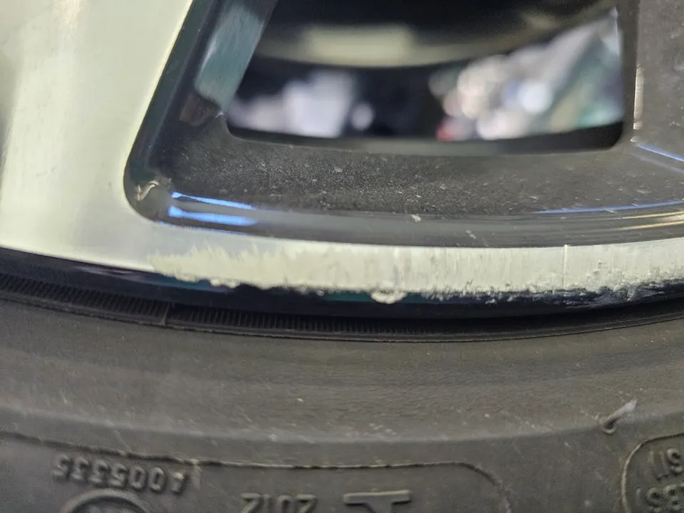 Volvo XC60 wheel repair - Volvo XC60 Wheel Repair & Painting Review: Like New photo 5
