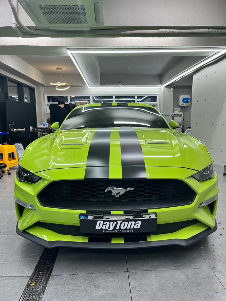 Ford Mustangのカーラッピング事例｜費用目安・仕上がり 写真