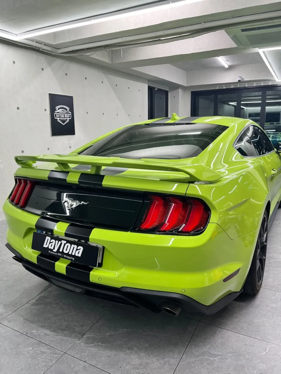 Ford Mustangのカーラッピング事例|費用目安・仕上がり 施工写真 2-2