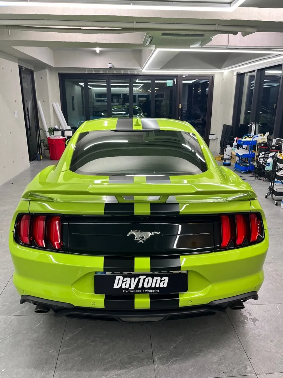 Ford Mustangのカーラッピング事例|費用目安・仕上がり 施工写真 3-2