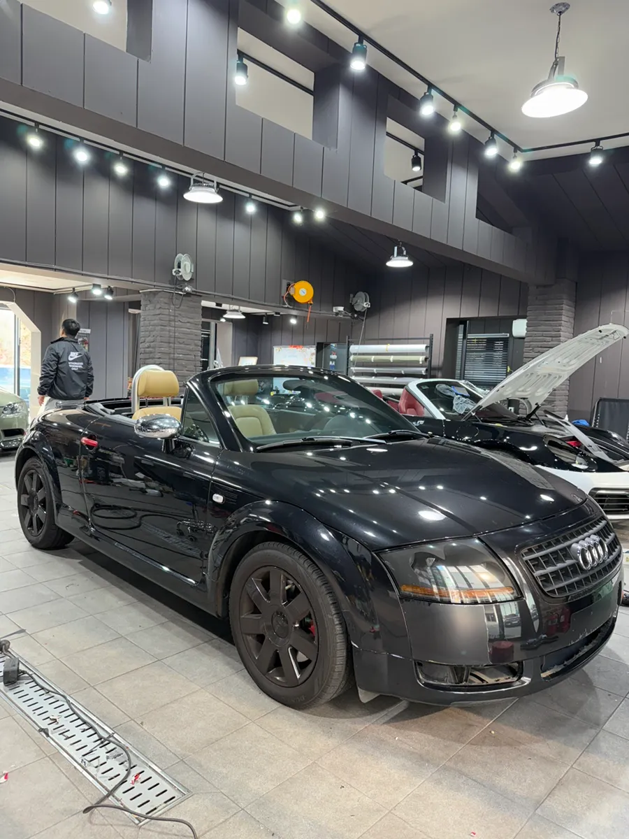 Audi TTのカーラッピング事例|費用目安・仕上がり 施工写真 1-2