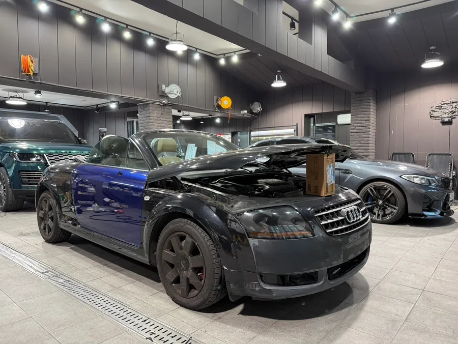 Audi TTのカーラッピング事例|費用目安・仕上がり 施工写真 2-2