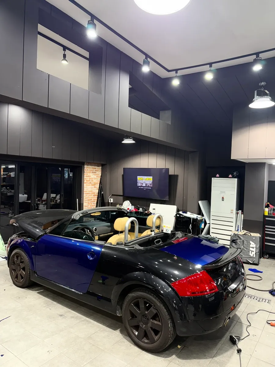 Audi TTのカーラッピング事例|費用目安・仕上がり 施工写真 2-3