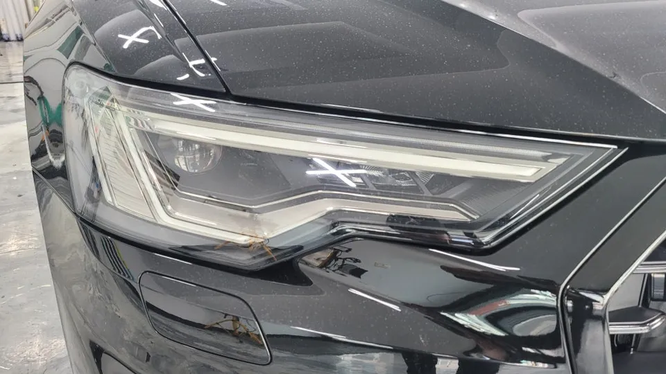 Audi A6のカーラッピング事例｜クロームパーツの引き締め効果 施工写真 2-2