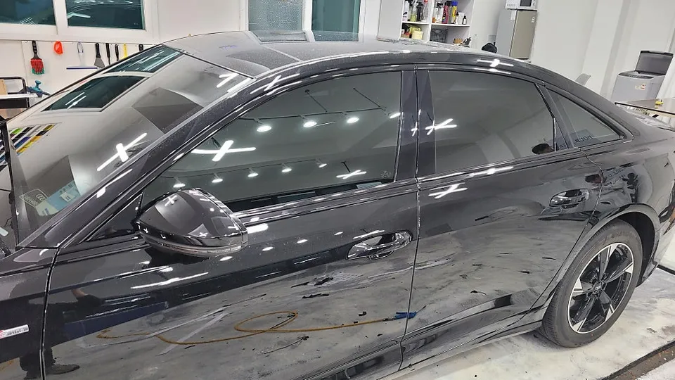 Audi A6のカーラッピング事例｜クロームパーツの引き締め効果 施工写真 3-3
