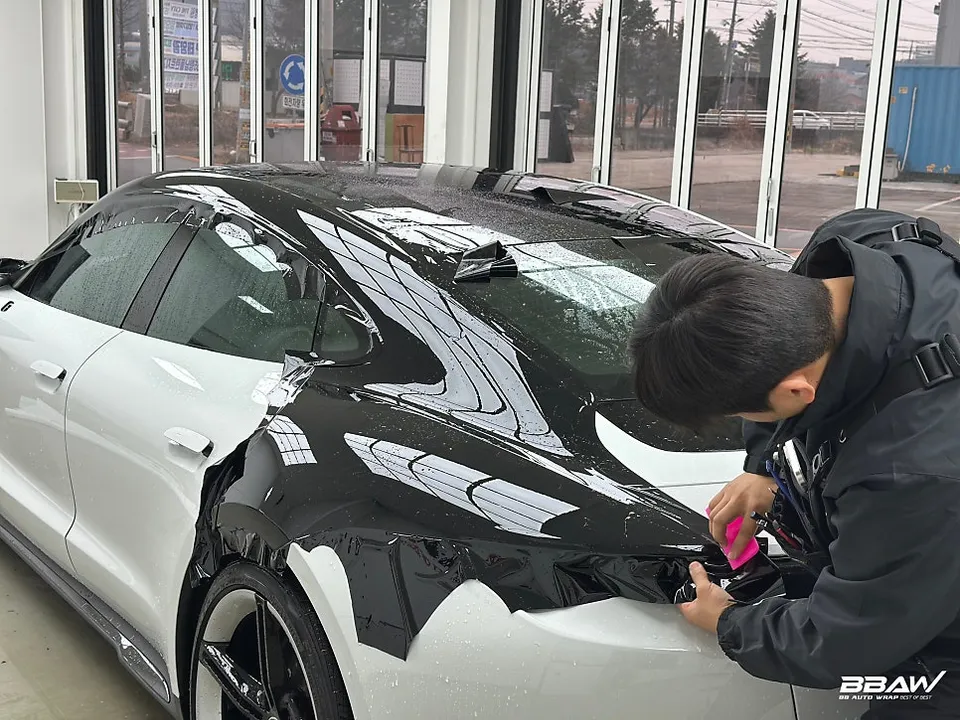 ポルシェ タイカン PPF施工事例|費用目安・仕上がり 施工写真 3-2