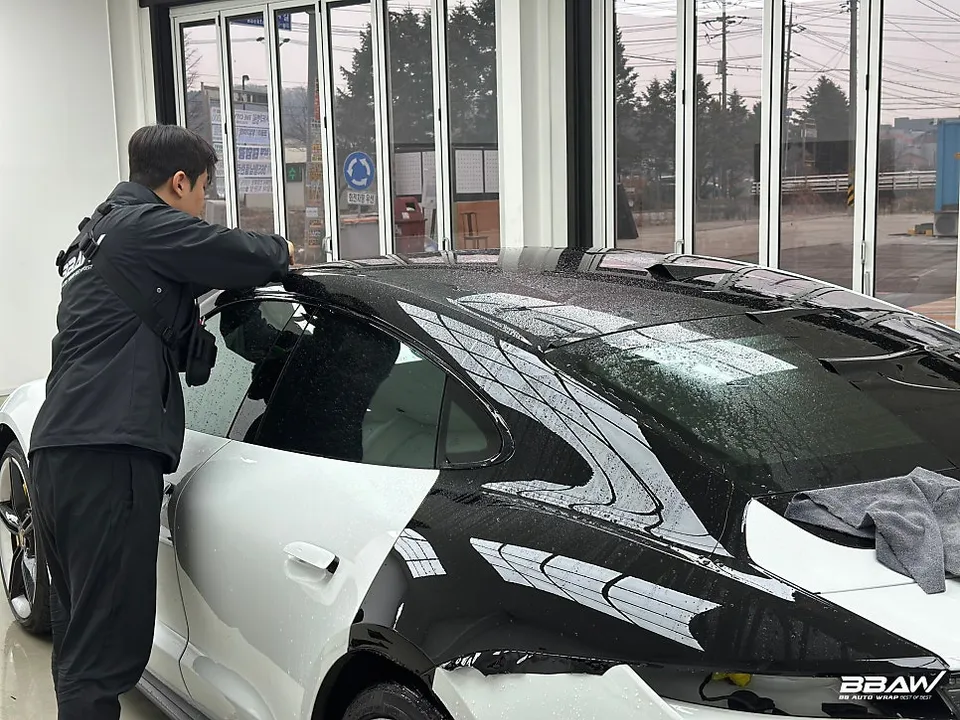 ポルシェ タイカン PPF施工事例|費用目安・仕上がり 施工写真 1-3