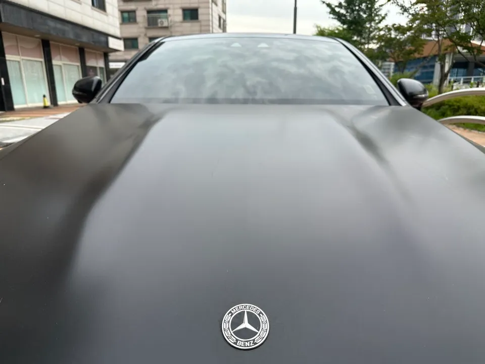 Mercedes-Benz Eクラスのカーラッピング事例|費用目安・仕上がり 施工写真 4-1