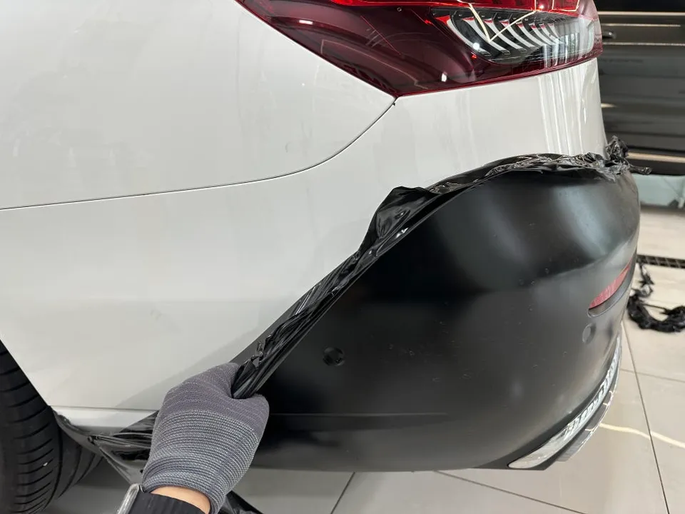 Mercedes-Benz Eクラスのカーラッピング事例|費用目安・仕上がり 施工写真 1-3