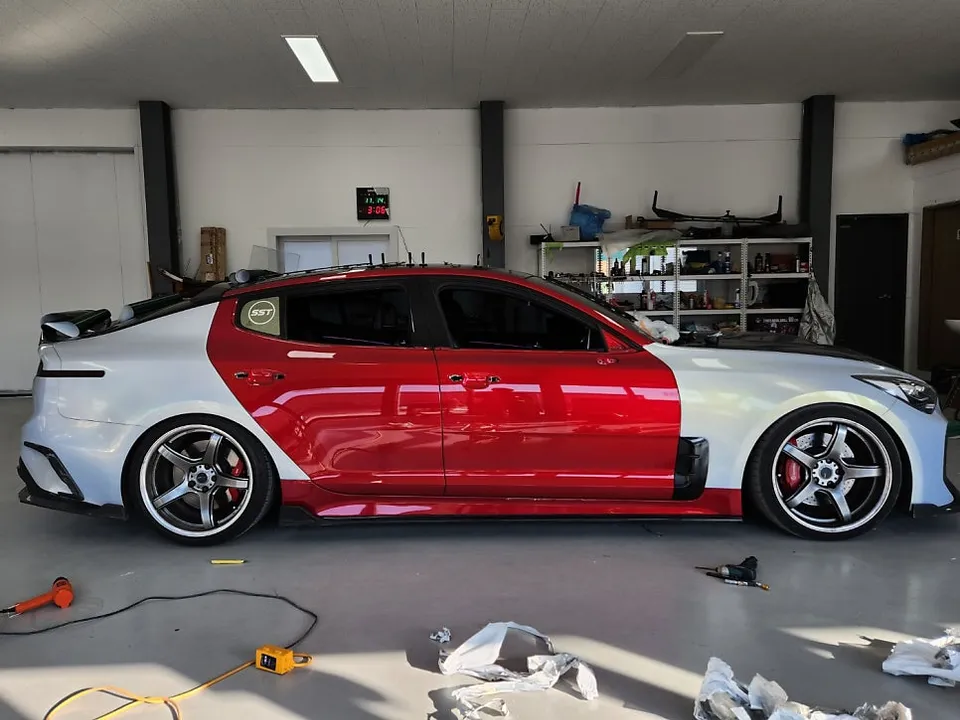 Kia Stingerのカーラッピング事例｜ベノムグリーン無光クロム 写真