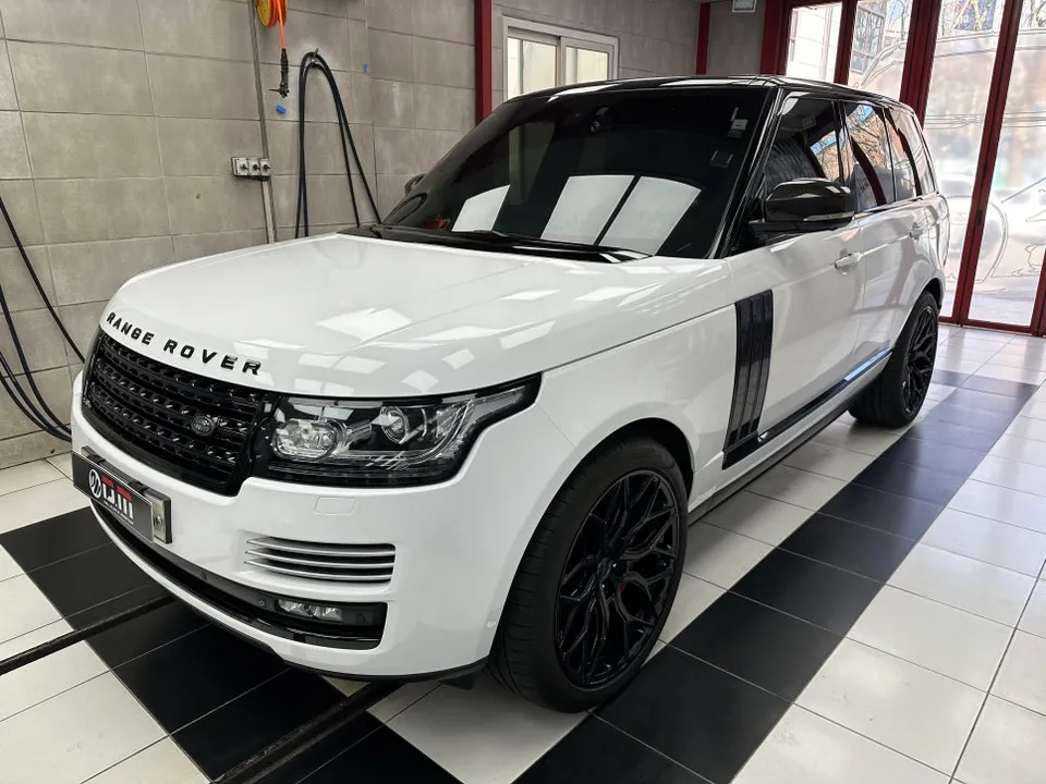 Land Rover Range Rover vinyl wrap - Land Rover Range Rover Vinyl Wrap Review: Cost & Results photo 3