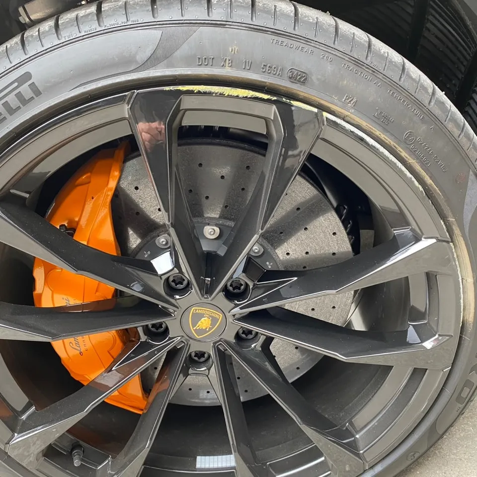 Lamborghini Urusのホイールリペア・塗装事例 施工写真 2-1