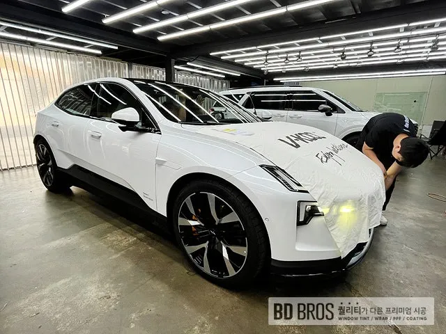 Polestar 4 カーフィルム施工事例|視認性と断熱効果 施工写真 2-2