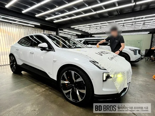 Polestar 4 カーフィルム施工事例|視認性と断熱効果 施工写真 3-2