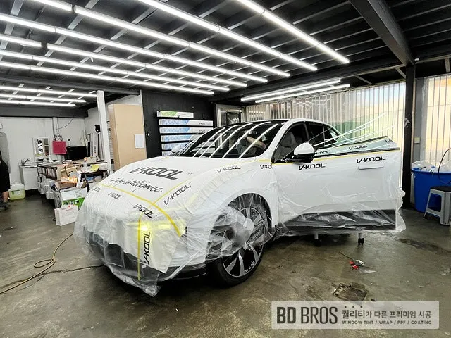 Polestar 4 カーフィルム施工事例|視認性と断熱効果 施工写真 2-3