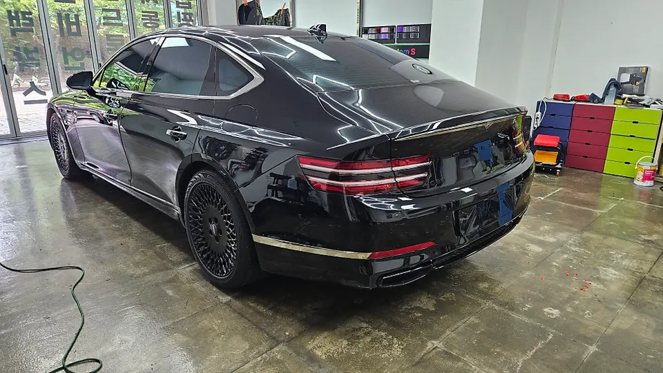 Genesis G80 vinyl wrap - Genesis G80 Chrome Delete Wrap Review photo 4