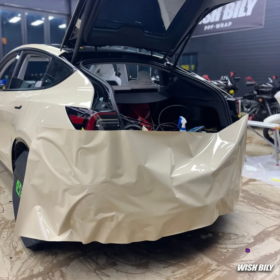 Tesla Model Y PPF施工事例|ベージカラーへの大胆チェンジ 施工写真 4-2