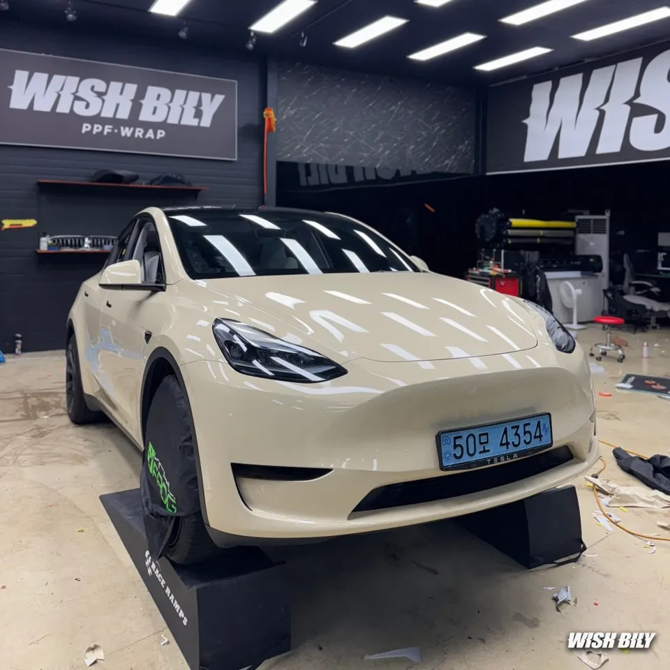Tesla Model Y PPF施工事例|ベージカラーへの大胆チェンジ 施工写真 1-3