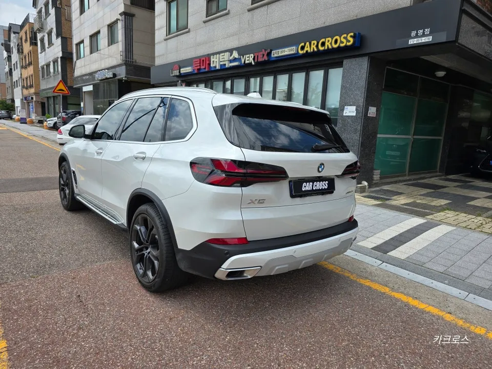 BMW X5 vinyl wrap - BMW X5 Vinyl Wrap Review: Chrome Delete Cost & Results photo 4