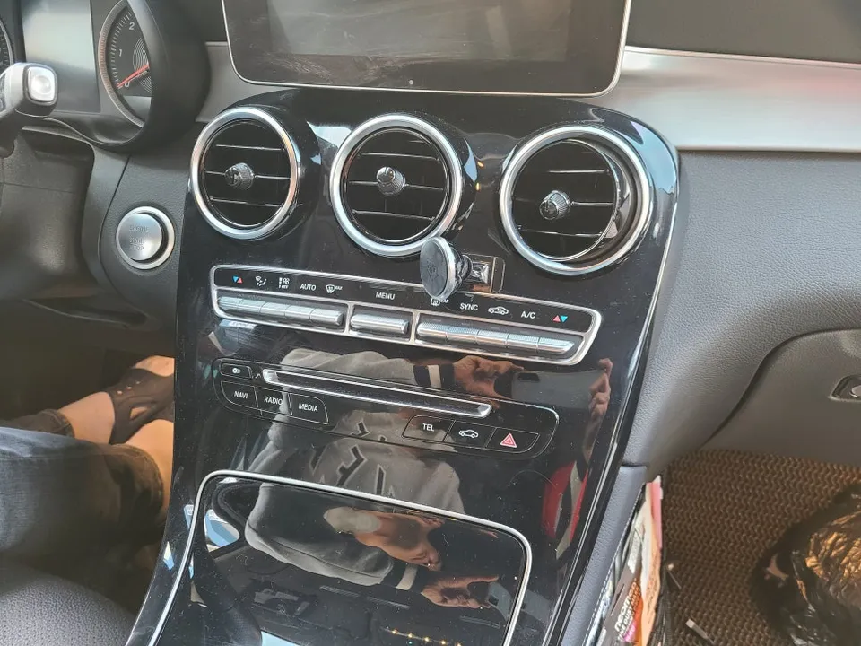 Mercedes-Benz GLC interior customization - Mercedes-Benz GLC Interior Customization Review — Enhanced Luxury photo 3