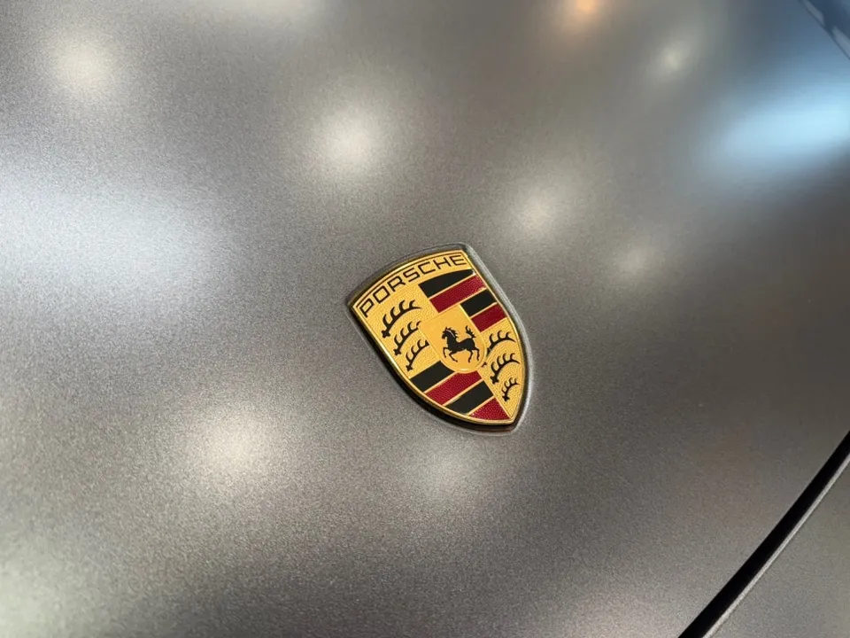 ポルシェ カイエン PPF施工事例｜サテングレーへの変貌 施工写真 2-2