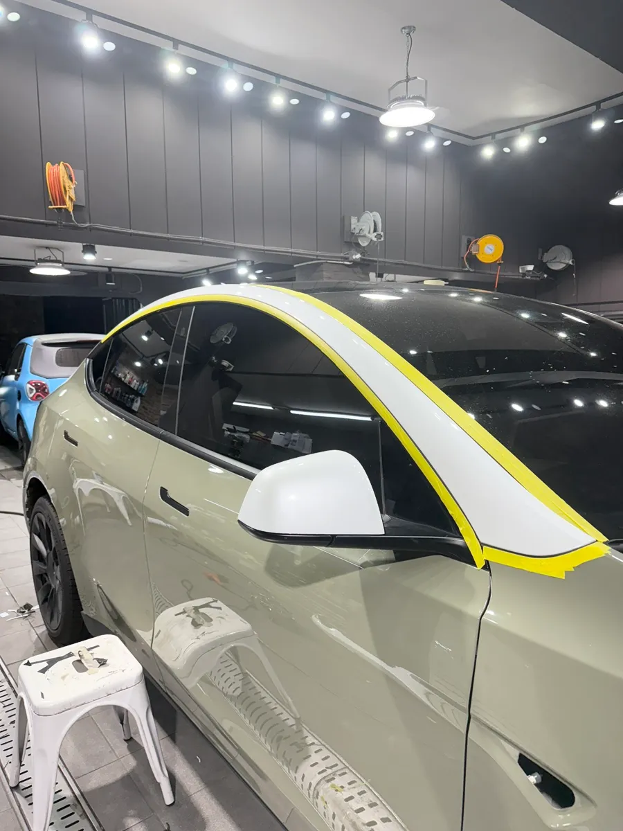 Tesla Model Yのカーラッピング事例｜費用目安・仕上がり 施工写真 1-2