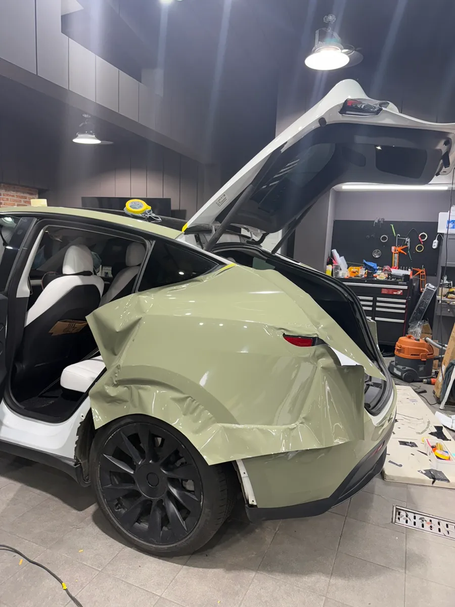 Tesla Model Yのカーラッピング事例｜費用目安・仕上がり 施工写真 2-2