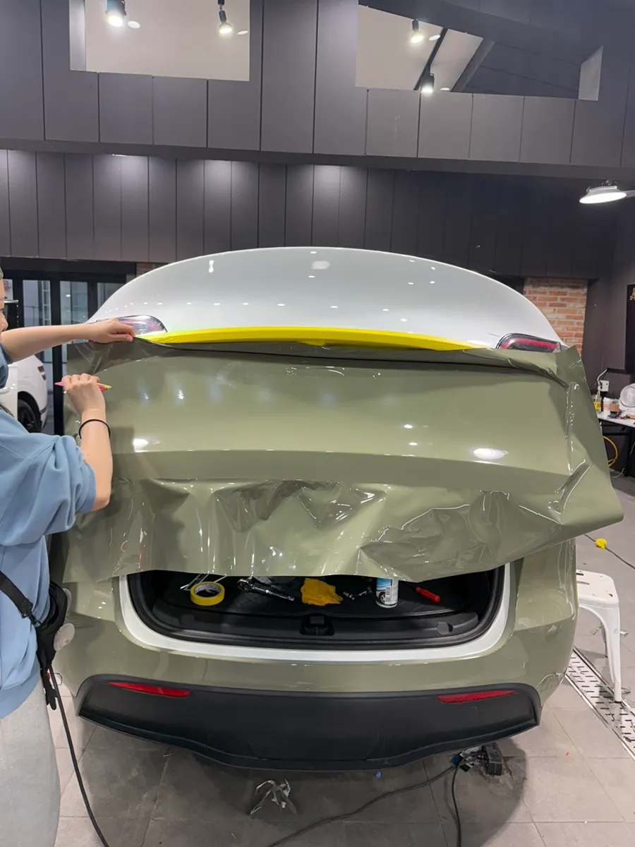 Tesla Model Yのカーラッピング事例｜費用目安・仕上がり 施工写真 1-3