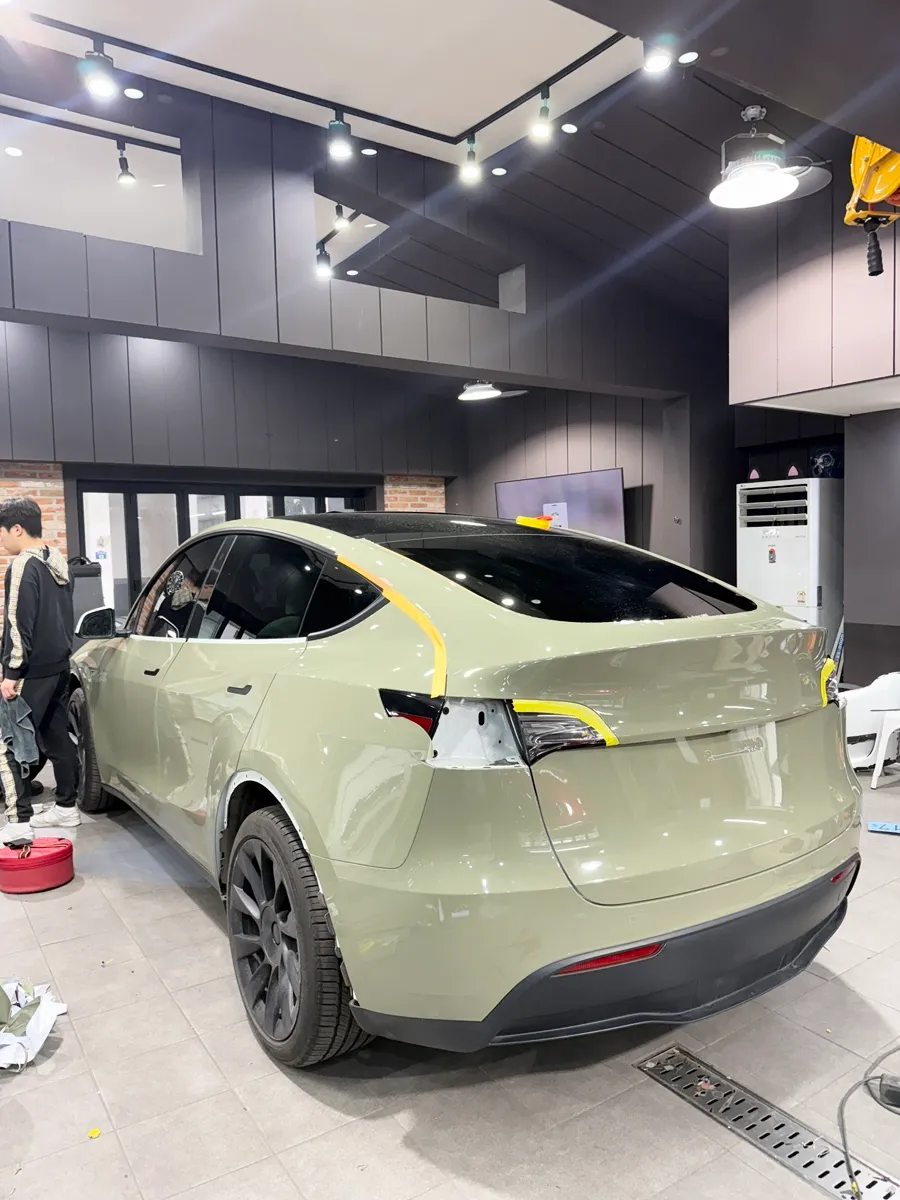 Tesla Model Yのカーラッピング事例｜費用目安・仕上がり 施工写真 2-3