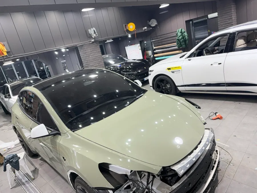 Tesla Model Yのカーラッピング事例｜費用目安・仕上がり 施工写真 3-3