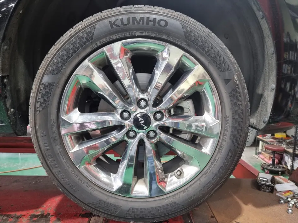 Kia Carnival 4th Genのホイールリペア・塗装事例 施工写真 4-1