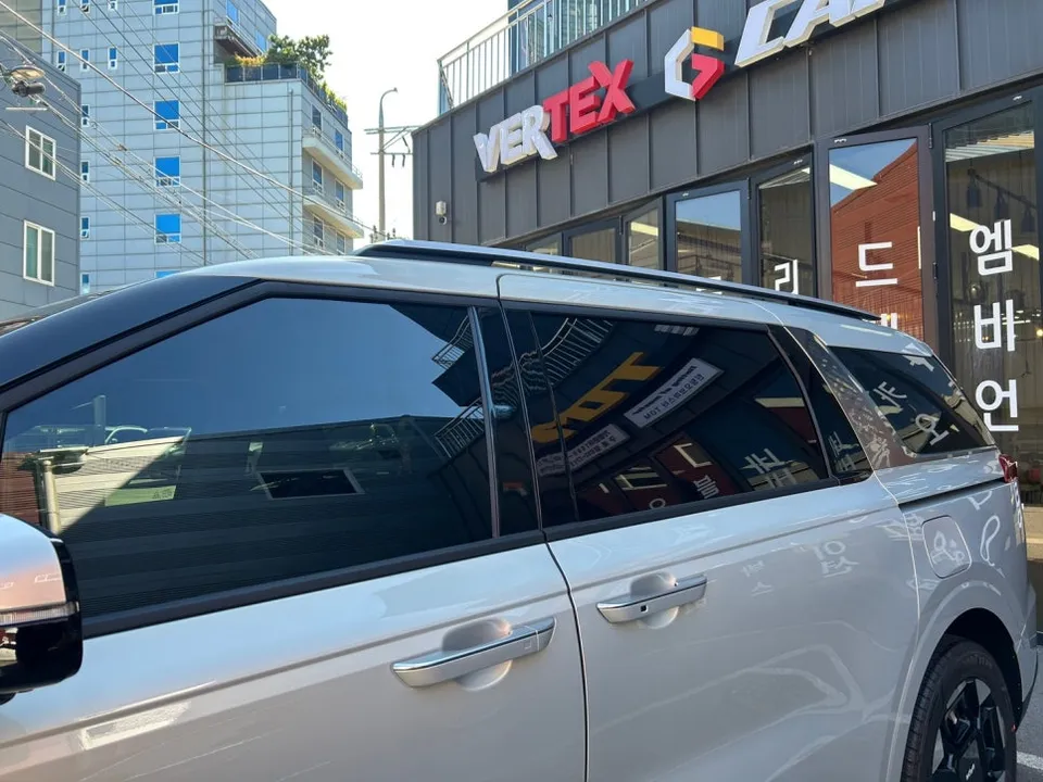 Kia Carnival 4th Genのカーフィルム施工事例|費用目安・仕上がり 施工写真 1-3