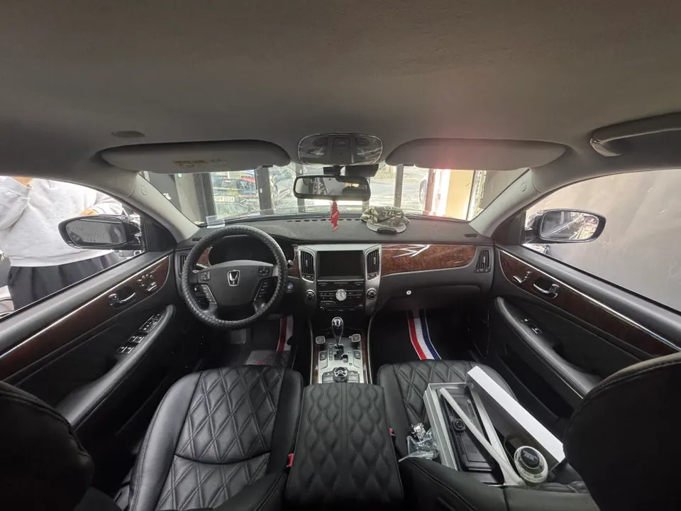Hyundai Equus vinyl wrap - Hyundai Equus Vinyl Wrap Review: Custom Interior Transformation photo 2