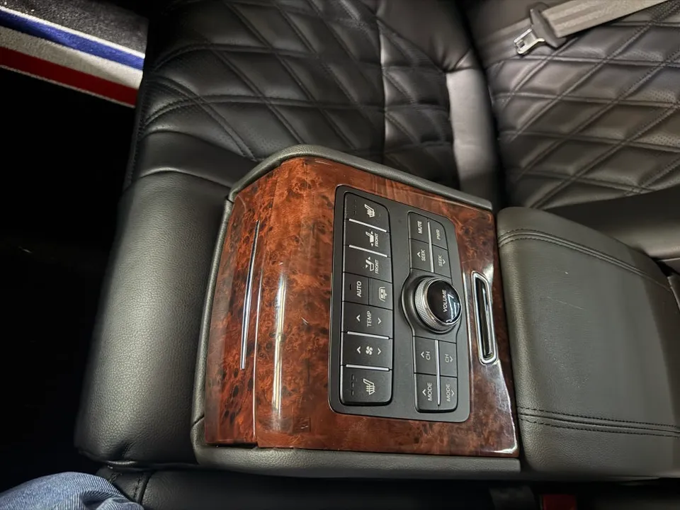 Hyundai Equus vinyl wrap - Hyundai Equus Vinyl Wrap Review: Custom Interior Transformation photo 3