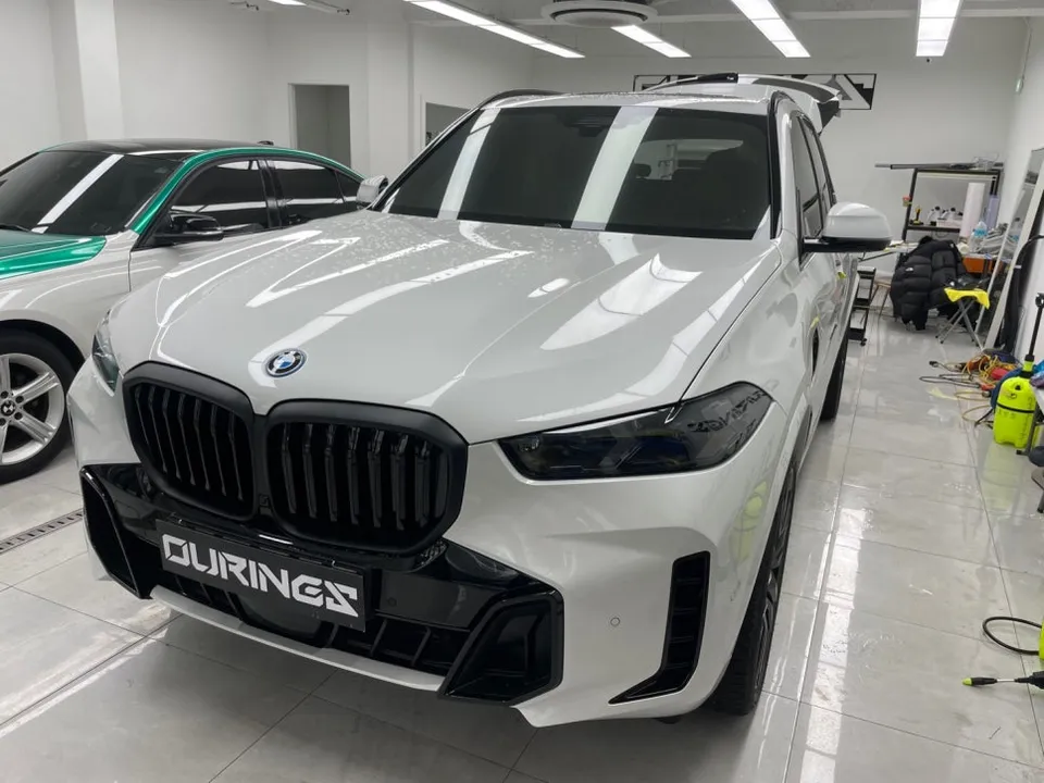 BMW X5のカーラッピング事例|サテンブラックで個性を演出 施工写真 1-1