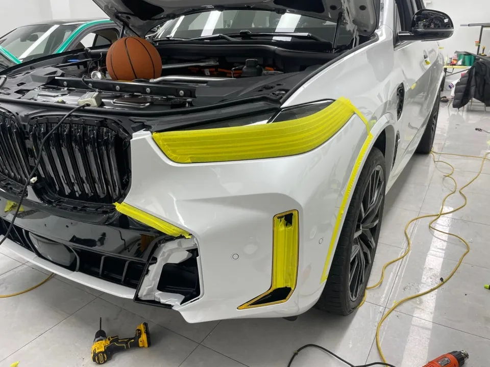 BMW X5のカーラッピング事例|サテンブラックで個性を演出 施工写真 2-2