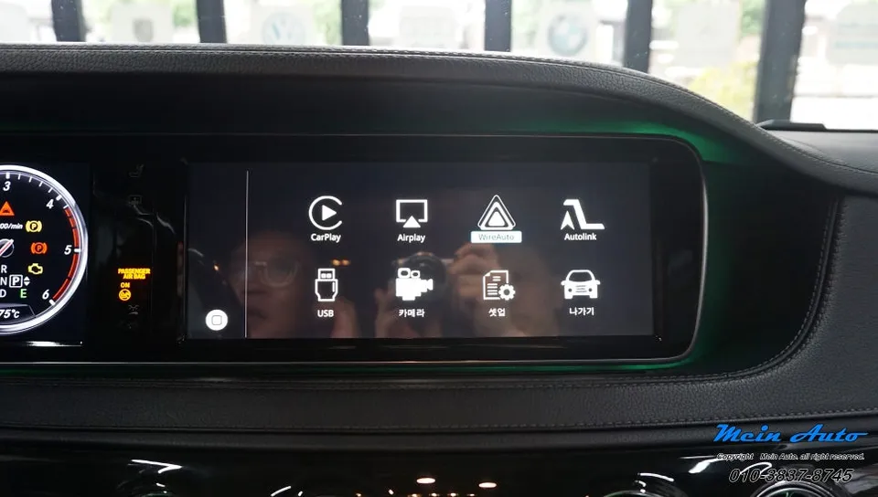 Mercedes-Benz S-ClassのAndroid Auto・CarPlay取付事例 施工写真 2-1