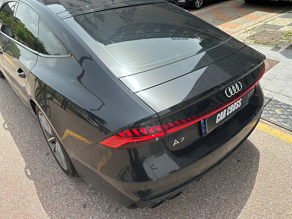 Audi A7のカーラッピング事例｜サテンブラックで高級感アップ 施工写真 2-2